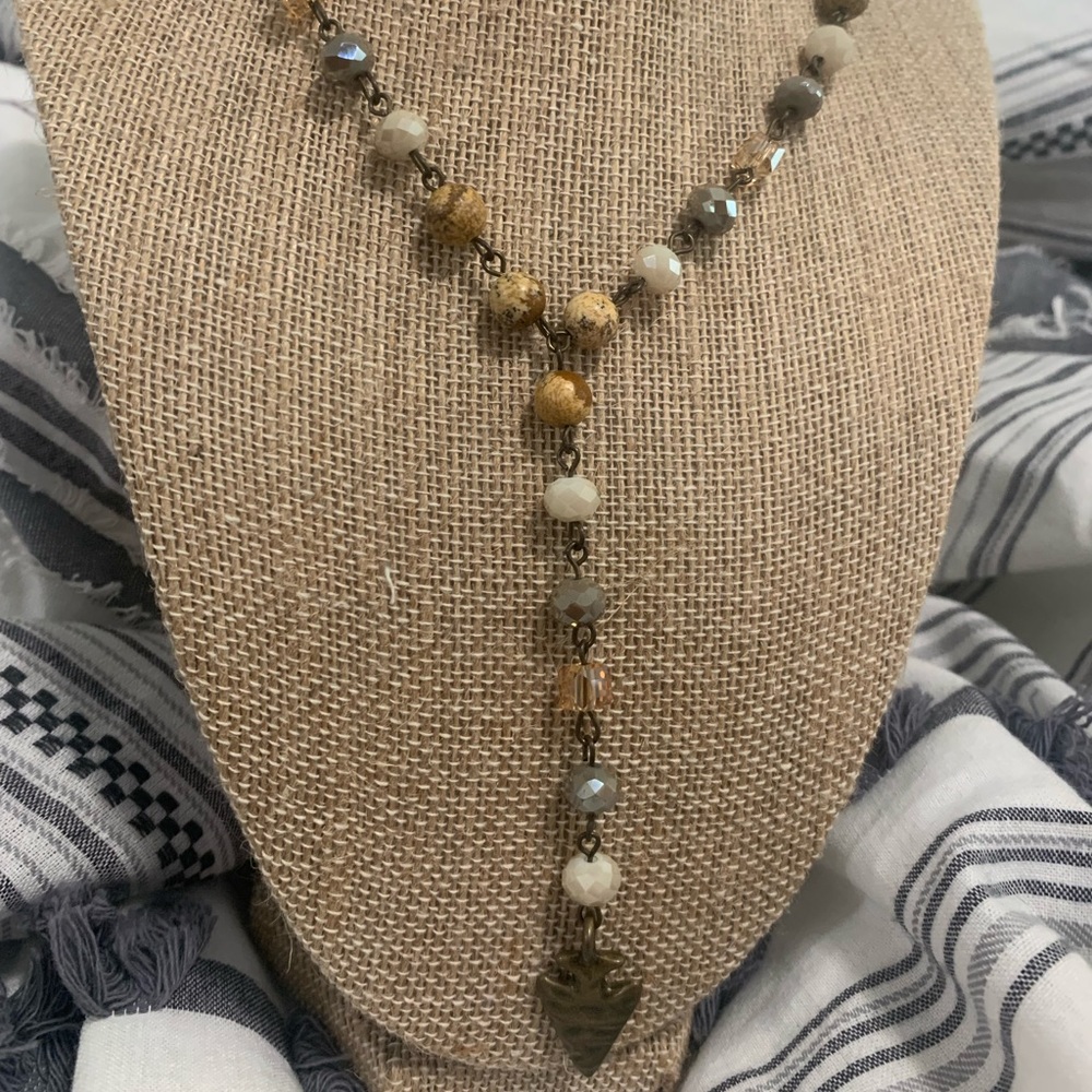 Arrowhead lariat bead necklace